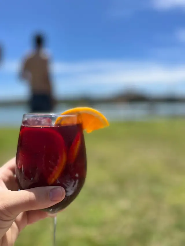 Copa de La Colora en una tarde junto al lago